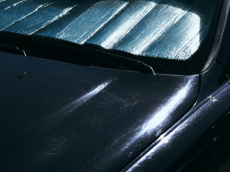 Reflective sunshade fitted inside a car window