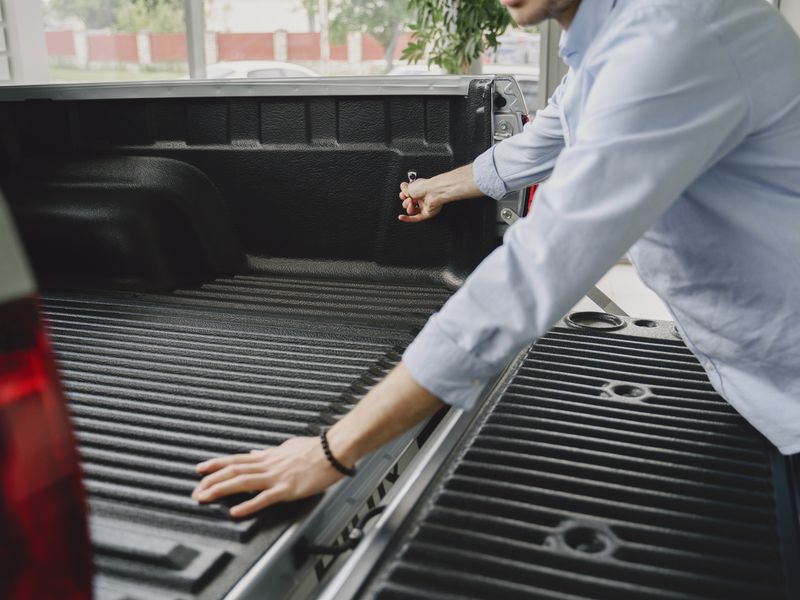 Ribbed protective liner in a ute tub